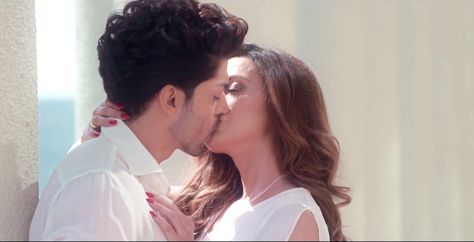 Bollyhungama : sanaak21 SOARS the temperature in the making of #WajahTumHo title song  https://t.co/OSZQnse7XH) https://t.co/ELqhOxCpOh Sana Khan, Title Song, Stay Fit, Trending Memes, Viral Videos, Couple Goals, The Magic, The Internet, Most Beautiful