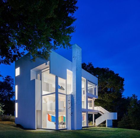 Image 13 of 26 from gallery of AD Classics: Smith House / Richard Meier & Partners. Photograph by Mike Schwartz Richard Meier Architecture, Douglas House, Lebbeus Woods, Daniel Libeskind, Louis Kahn, Richard Meier, Richard Neutra, Getty Center, Steven Holl