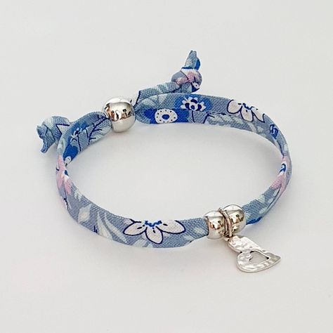 "Back in stock - liberty fabric bracelet with cute heart charm" Fabric Bracelets Diy, Italian Minimalism, Liberty Bracelet, Fabric Bracelets, Bracelet Heart, Bracelet Friendship, Bracelet Boho, Liberty Print, Liberty Fabric