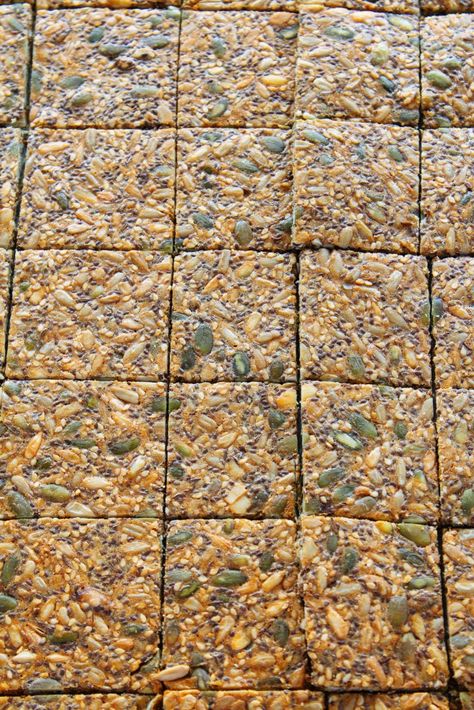 Crispy Seed Bread, Seeded Crackers Recipe, Homemade Seed Crackers, Crackers Packaging, Health Baking, Seeded Crackers, Cracker Bread, Gluten Free Cracker Recipe, Crackers Homemade