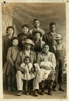 Creole People, African History Facts, Louisiana Creole, Male Hairstyles, Louisiana History, French Creole, African American Family, Historical Images, Black Families