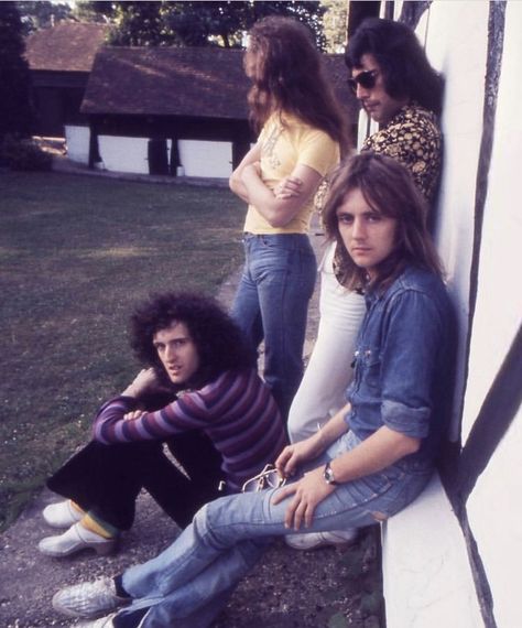 Queen Ii, Band Outfits, Freddy Mercury, Queen Aesthetic, Ben Hardy, Queen Photos, Roger Taylor, Queen Pictures, Queen Freddie Mercury