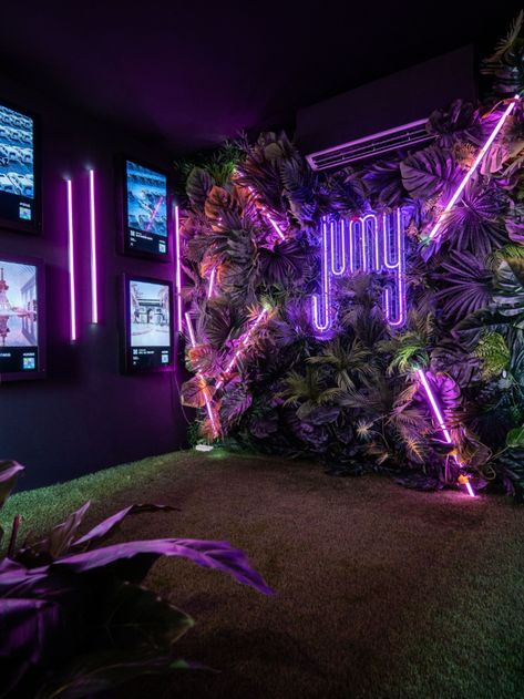 Jumy Cube, No Filter DXB, Dubai 2021 #holographic #cube #iridescent #cherryblossom #nft #metaverse #artgallery #futuristic #neon #neonsign Club Design Interior, Dope Rooms, Rio Party, Metaverse Art, Ibiza Clubs, Event Entrance, Modern Restaurant Design, Neon Jungle, Corporate Event Design