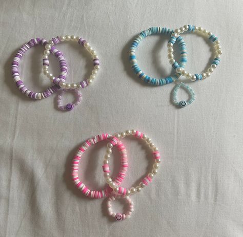 Clay Bead Bracelet Inspo Beachy, Clay Beads Ideas, Bracelet Bundles, Clay Bead Ideas, Make Clay Beads, Clay Bead Bracelets, Bracelet Business, Chevron Friendship Bracelets, Colorful Bead Bracelets