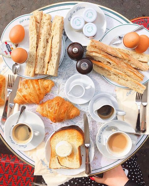 Parisian Breakfast, Breakfast Around The World, Spots In Paris, Paris Breakfast, Breakfast Cafe, French Breakfast, Paris Food, Breakfast Restaurants, Small Victories