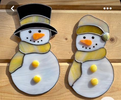 Stainglass Ornaments, Stainglass Ideas, Stained Glass Snowman, Snow Woman, Disney Stained Glass, Copper Foil Tape, Snowman Snow, Stained Glass Patterns Free, Christmas Snowmen