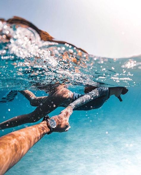 Dive Photography, Couple Beach Photos, Pool Photography, Best Snorkeling, Foto Pose, Underwater Photography, Foto Inspiration, Beach Vibe, Mechanical Watch