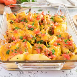 Taco Stuffed Shells with Cream Cheese - Bowl Me Over Stuffed Shells With Cream Cheese, Mexican Party Food Ideas, Mexican Party Food, Low Carb Enchiladas, Cream Cheese Pasta, Jarred Salsa, Easy Taco Soup, Vegetarian Tacos, Party Food Ideas