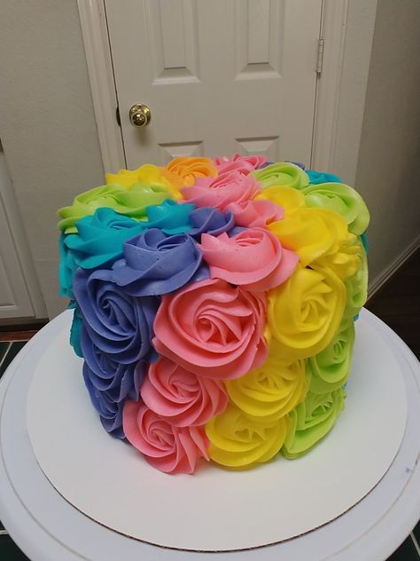 Multi Color Cake Decorating, Rainbow Color Cake Birthday, Rainbow Color Cake, Rainbow Rosette Cake, Rosette Cake Ideas, Colorful Cake Ideas, Multi Color Cake, Bolo Neon, Autumn Cake