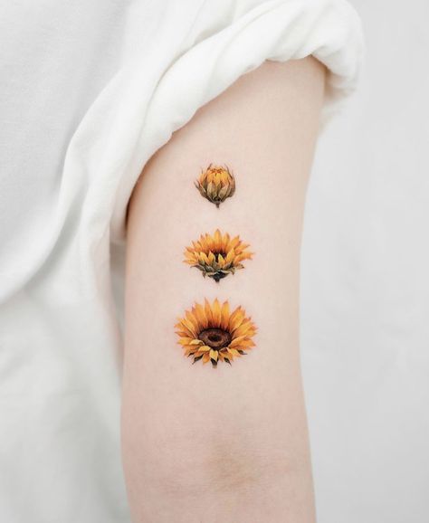 Tatuaje Studio Ghibli, Sunflower Tattoo Ideas, Create A Tattoo, Beautiful Flower Tattoos, Sunflower Tattoos, Botanical Tattoo, Sunflower Tattoo, Flower Tattoo Designs, Pretty Tattoos