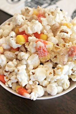 White Chocolate Halloween Popcorn - Made It. Ate It. Loved It. Chocolate Popcorn Balls, Halloween Popcorn Mix, Candy Corn Mix, Halloween Popcorn Balls, Candy Corn Recipe, Chocolate Drizzled Popcorn, White Chocolate Popcorn, Chocolate Halloween, Halloween Popcorn