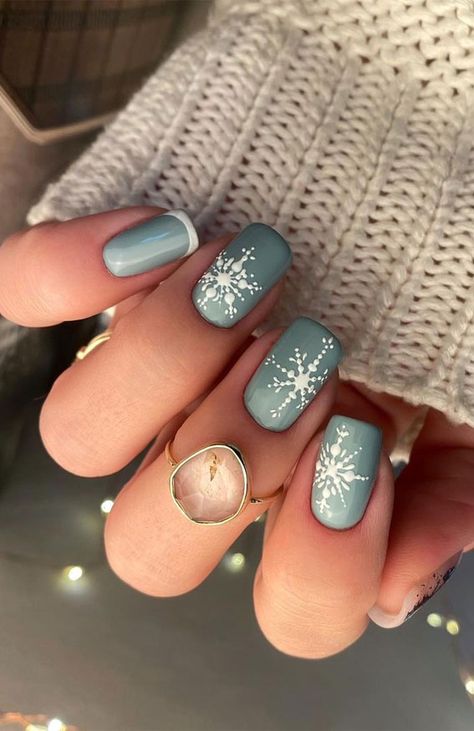 Overlay Ideas, Nail Art Noel, Gel Overlay, Nail Colors Winter, Easy Nails, Christmas Gel Nails, Snowflake Nails, Christmas Nails Acrylic, Winter Nail Designs