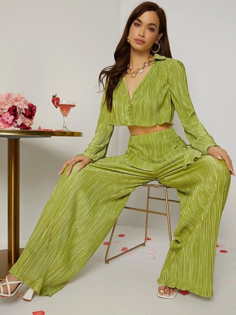 Shein Two Piece Outfits, Plisse Pants, Co Ords Outfits, Beautiful Party Dresses, Casual Shorts Men, Ganesha Pictures, Fall Theme, Crop Top Outfits, Fashion Wishlist