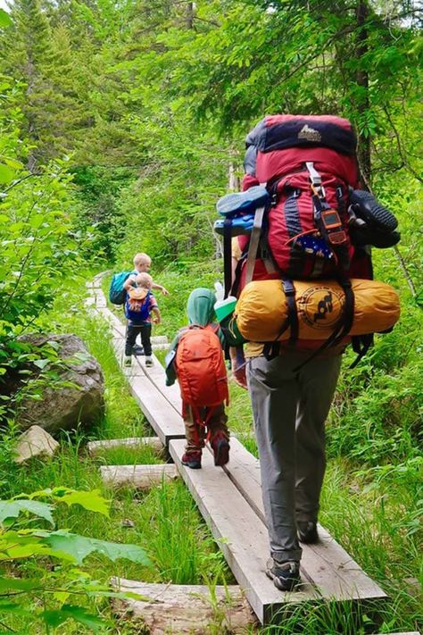 Backpacking is already a challenge...so throwing kids in the mix might seem impossible. Here's some tips from a real backpacking mom about how to make an overnight outing with your kiddos easier, more rewarding, and more successful! Backpacking With Kids, Backpacking Family, Things To Do While Camping, Granola Life, Travelling With Kids, Family Hike, Adventure Mom, Aesthetic Mountains, Hiking Bags