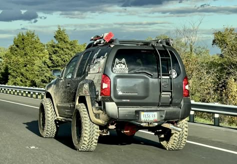 Nissan Xterra Off Road, Xterra Nissan, 4x4 Camper Van, Datsun Car, Car Goals, Truck Camping, Truck Stuff, Nissan Xterra, Car Mods