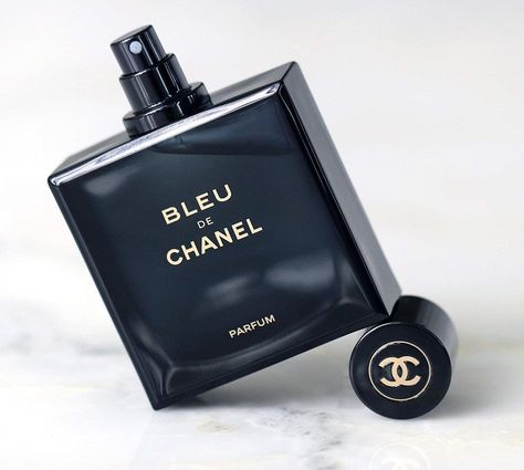 There are so many fragrances out there, it can be difficult to make the right choice. Not anymore! Click here to discover some sexy men's colognes. Summer Perfumes, Chanel Fragrance, Fragrance Cologne, Coco Mademoiselle, Rose Fragrance, Smell Amazing, Signature Scent, Mens Cologne, Fragrance Notes