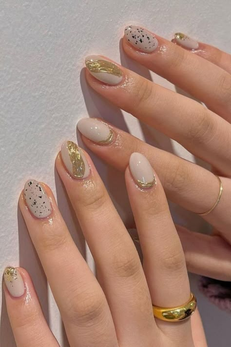 Summer Nails 2022| Summer Nails Inspiration Elegant Touch Nails, Minimal Nails Art, Hello Nails, Hippie Nails, Simple Gel Nails, Minimal Nails, Girls Nails, Funky Nails, Chic Nails