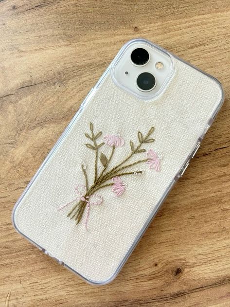 How To Make Phone Cover Aesthetic, Phone Cover Embroidery Design, Embroidery Phone Case Diy, Embroidery Designs Aesthetic, Phone Back Cover Ideas, Embroidery Business Ideas, Embroidery Phone Cover, Phone Back Cover Design, Iphone Cover Ideas