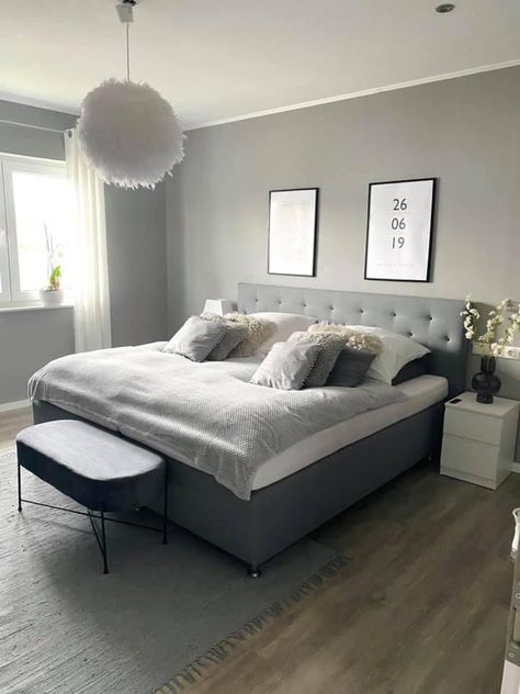 Grey White Bedroom Decor, Gray Minimalist Bedroom, Home Night Aesthetic, Grey Bed Frame Bedroom Ideas, Carpet Minimal, Bedroom Ideas For Couples Grey, Bed Minimal, Grey And White Bedroom, Girls Bedroom Grey