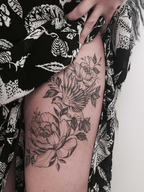 Sparrow and peonies by Tritoan Ly - Seventh Day Tattoo Studio - Auckland, New Zealand - Imgur Sparrow And Rose Tattoo, Sparrow Flower Tattoo, Floral Leg Sleeve Tattoo, 31 Tattoo, Tattoos Ideas For Women, Skull Tattoo Flowers, Super Tattoo, Sparrow Tattoo, Tattoos For Women Half Sleeve