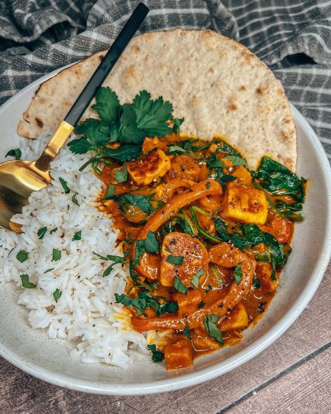 Halloumi and Sweet Potato Curry 🍴I don’t want to blow my own trumpet but this is one of the best veggie curries I’ve made! Halloumi in curry always bangs! 𝗜𝗻𝗴𝗿𝗲𝗱𝗶𝗲�𝗻𝘁𝘀 (Serves 3) • 1 Sweet potato, diced • 1 Pepper, diced • Salt and pepper to taste • 225g Rice • Block of halloumi, diced • 1 tsp Garlic purée • 1 tsp Ginger purée • 2 tbsp Tomato purée • 2 tbsp Curry powder • 1 tsp Turmeric • 400ml Coconut milk • Handful of spinach 𝗠𝗲𝘁𝗵𝗼𝗱 1. Add the diced sweet potato to an oven proof d... Garlic Puree, Sweet Potato Curry, Potato Curry, Curry Powder, Curries, Coconut Milk, Salt And Pepper, Sweet Potato, Spinach