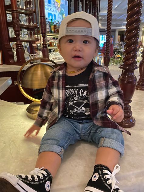 Baby converse, baby flannels Boys Converse Outfit, Como De Garcon Converse Outfit, Baby Converse Outfit, Baby Boy Converse Outfit, Converse Baby Announcement, Cute Baby Converse, Converse Shoes Outfit, Baby Boy Converse, Converse Baby