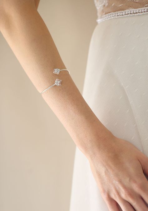 Bridal Jewlery, Bridal Bracelets, Tiara Accessories, Silver Necklace Designs, Gold Minimalist Jewelry, Simple Silver Jewelry, Crystal Wedding Jewelry, Prom 2020, Arm Jewelry