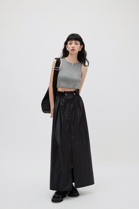 Classical Summer Outfits, Awards Night Outfit School, Goth Modern Fashion, Street Fashion 2024 Summer, Feminine Boyish Outfits, 2024 Petite Fashion, Dark Japanese Fashion, Tokyo Tourist Outfit, Acubi Spring Outfits