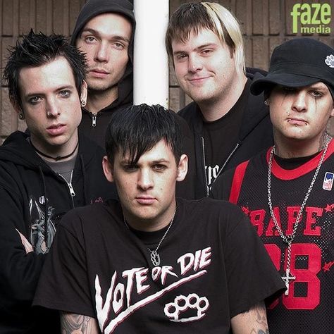 #goodcharlotte #joelmadden #benjimadden #paulthomas #billymartin #deanbutterworth #maddenbrothers #GCFamily 🤘🏼♥️🙏🏼  #GøøDChаяløттЭ Pretty Much Band, Interview Quotes, Joel Madden, Emo Love, Good Charlotte, Music Hits, Music Images, Punk Bands