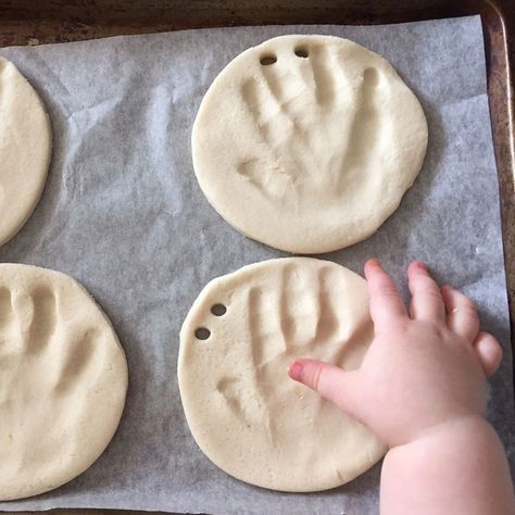 Edible Play Dough Recipe, Salt Dough Decorations, How To Make Salt Dough, Make Salt Dough, Salt Dough Crafts, Handprint Ornaments, Kids Homemade, Salt Dough Ornaments, Dough Ornaments