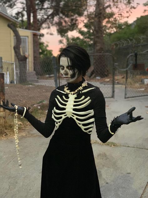 harrow cosplay on reddit by AraneaTheEczema Harrow The Ninth Cosplay, Nona The Ninth, Harrow The Ninth, Gideon The Ninth, Locked Tomb, Cosplay Inspo, Cosplay Cute, Diy Halloween Costume, Halloween Inspo