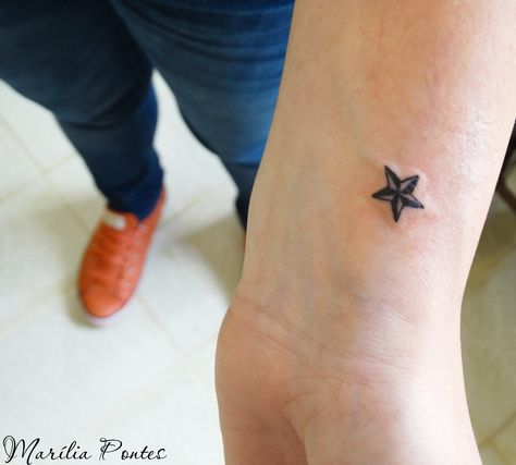 Nautical Star Wrist Tattoo, Lesbian Nautical Star Tattoo, Compass Tattoo Finger, Texas Star Tattoo, Nautical Star Tattoo Women, Sapphic History, Harry Potter Star Tattoo, 50s Tattoo, Jeffree Star Tattoos