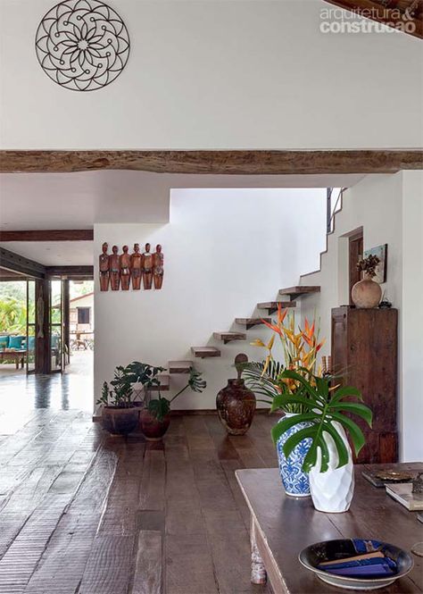 Enchanting Brazilian home blends rustic and modern details Brazilian Home, Minimalist Kitchen Design, Beautiful Plants, Tropical Houses, Stunning Interiors, Minimalist Kitchen, House Inspiration, My Dream Home, Rustic House