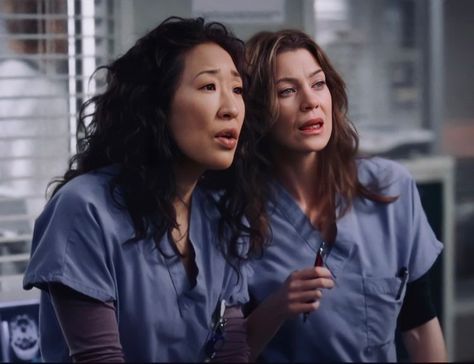 Cristina And Meredith, Meredith And Christina, Meredith Grey's Anatomy, Greys Cast, Christina Yang, Gray's Anatomy, Grays Anatomy Tv, Duo Costumes, Dark And Twisty