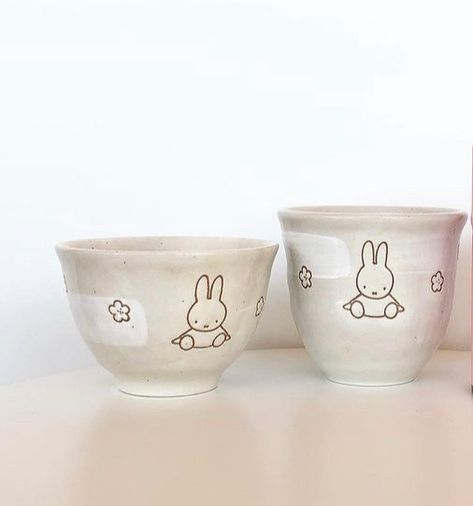 Miffy Mug, Pottery Ideas Cute, Color Me Mine Ideas Bowls, Color Me Mine Mug, Kawaii Pottery, Aesthetic Pottery Painting, Clay Inspo, Diy Pottery Painting, Color Me Mine