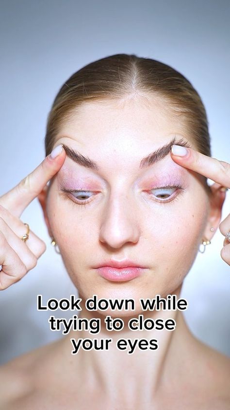 Eyelid Exercises Hooded Eyes, Hooded Eyes Exercise, Face Yoga Hooded Eyes, Hooded Eye Surgery, Hooded Eye Lift Massage, Face Yoga Facial Exercises Droopy Eyelids, Eye Makeup Tricks, Yoga Face, Facial Routine Skincare