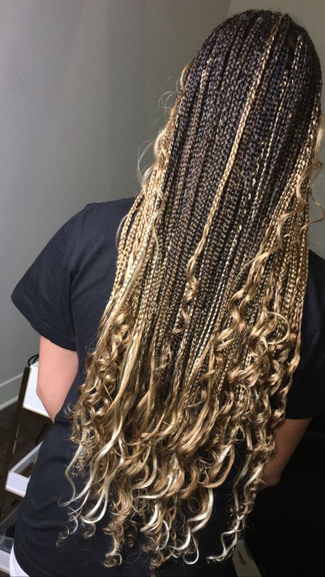 Box Braids With French Curls, Blonde Box Braids With Curly Ends, Blonde Ombré Braids, Blonde Bohemian Box Braids, Black Braids With Blonde Highlights, Goddess Knotless Braids With Color, Blonde Goddess Knotless Braids, Goddess Box Braids With Color, Knotless Bohemian Box Braids With Color