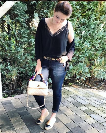 how to wear espadrilles Espadrille Flats Outfit, White Espadrilles Outfit, How To Wear Espadrilles, Espadrilles Outfit, Brown Espadrilles, White Espadrilles, Flats Outfit, Comfortable Flats, Outfit Trends