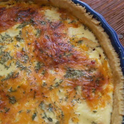 Easy Sour Cream Chicken Quiche Recipe Using Sour Cream, Chicken Quiche, Spinach Quiche Recipes, Cream Chicken, Quiche Recipes Easy, Sour Cream Chicken, Sour Cream Recipes, Quiche Recipe, Quiche Recipes