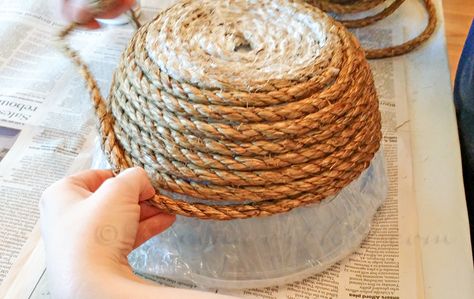 DIY Sisal Basket Sisal Basket, Diy Rope Design, Diy Rope Basket, Rope Diy, Basket Weaving Diy, Rope Projects, Jute Crafts, Sisal Rope, Rope Crafts Diy