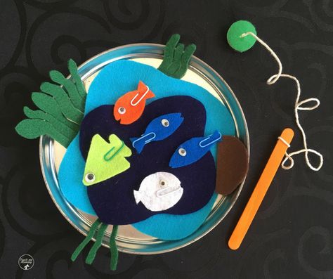 MAgnetic Fishing Busy Bag Magnet Fishing Game, Fishing Theme Party, Toddler Busy Bags, Magnetic Fishing Game, Magnet Fishing, Paper Fish, Bag Craft, Craft Kids, Daycare Activities