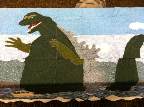 Godzilla quilt #3 Unique Quilt Patterns, Star Wars Quilt, Unique Quilt Pattern, Diy Guest Book, Kids Quilts, Diy Fabric Crafts, Start Quilting, Geek Crafts, Mermaid Diy