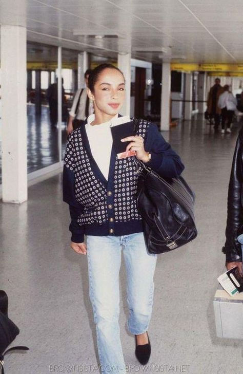 Bullet Proof Souls — klovers: Sade Adu Sade Adu, Looks Jeans, Quiet Storm, Chique Outfits, Easy Listening, Mode Ootd, Moda Vintage, Mode Inspo, Mode Streetwear