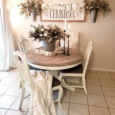 Small Farmhouse Dining Table Round, Round Table Farmhouse Decor, Small Round Farmhouse Table, Small Casual Dining Room Ideas, Decorate Round Dining Table, Small Farmhouse Kitchen Table, Small Dining Table Decor, Round Dinning Room Table, Small Kitchen Table Ideas