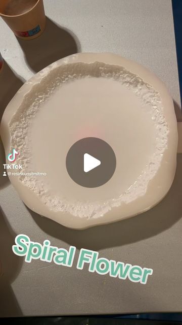 Mo on Instagram: "Spiral Flower 🫶🫶 nicht ganz perfekt 🙏 by @sunfire_designs" Resin Bloom Technique, Spiral Flower, Diy Fashion Hacks, Resin Craft, Spiral Pattern, Diy Resin Art, Fashion Hacks, Diy Resin, March 4