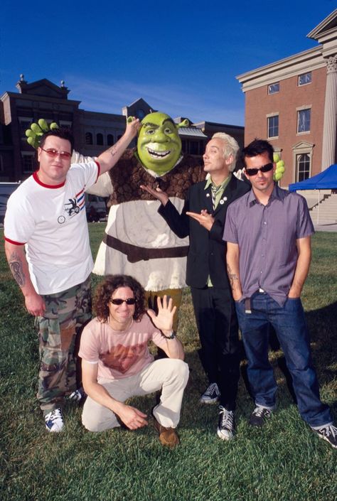 Steve Harwell, Former Smash Mouth Frontman, Dies Aged 56 Check more at https://technologygeyan.com/steve-harwell-smash-mouth-dead_uk_64f604d0e4b0c9c32ded7225/ Steve Harwell, Band Manager, Smash Mouth, Hospice Care, Across The Universe, Grammy Nominations, Songs To Sing, Shrek