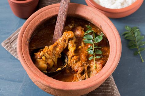 Srilankan cuisine has a lot of influence from the Southern Indian cuisine specially Chettinad and Coastal regions.  Try our Srilankan chicken curry to spice up your taste buds!  http://ift.tt/2iqt5lg #Vegetarian #Recipes Bedmi Puri, Ghee Rice Recipe, Sri Lankan Chicken, Sri Lankan Chicken Curry, Rice And Curry, East Asian Food, Pandan Leaves, Chicken Curry Recipe, Sri Lankan Recipes