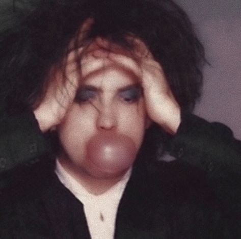 Robert Smith Reaction Pic, Robert Smith Cute, Robert Smith Now, Young Robert Smith, Robert Smith Art, Robert Smith Aesthetic, Robert Smith Pfp, Robert Smith Funny, Robert Smith 80s