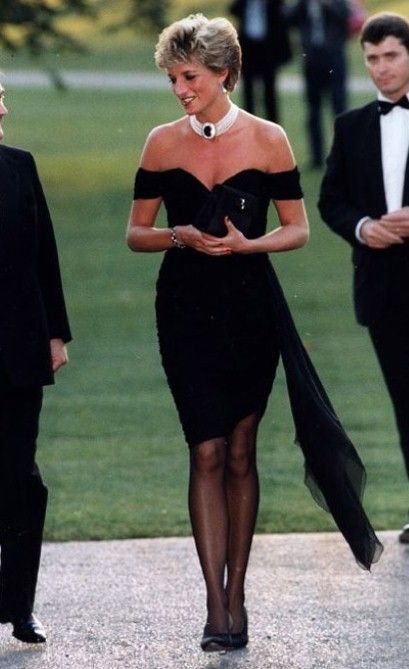 You go girl Princess Diana Revenge Dress, Revenge Dress, Princess Diana Fashion, Princes Diana, Diana Fashion, Elisabeth Ii, Bride Guide, Blue Ivy, Lady Diana Spencer