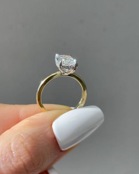 Square cut engagement ring